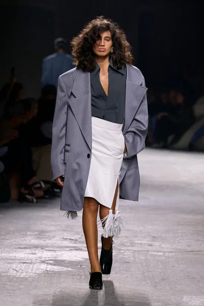 Look 18